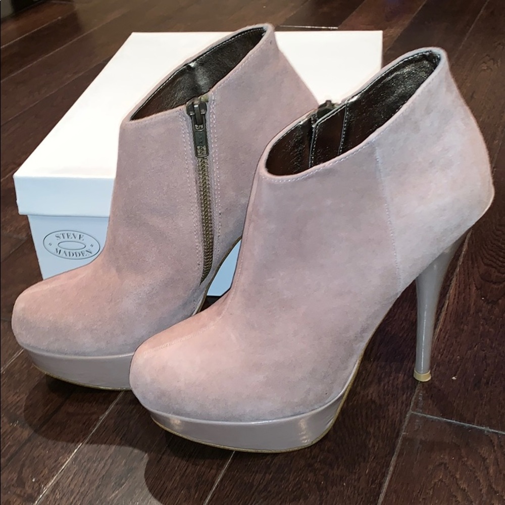 Steven Madden Chelseey Platform Booties